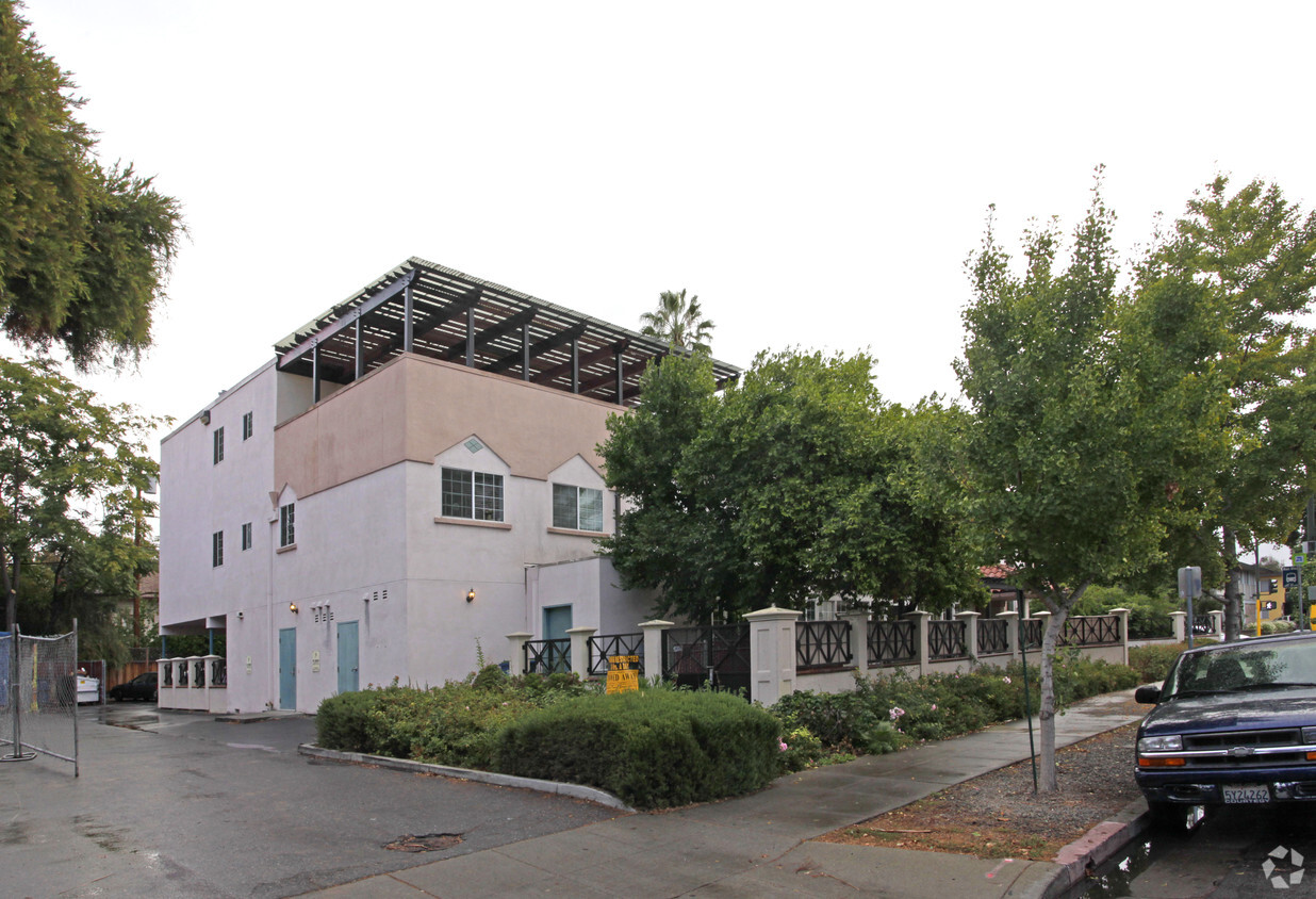 Building Photo - 184 S 11th St