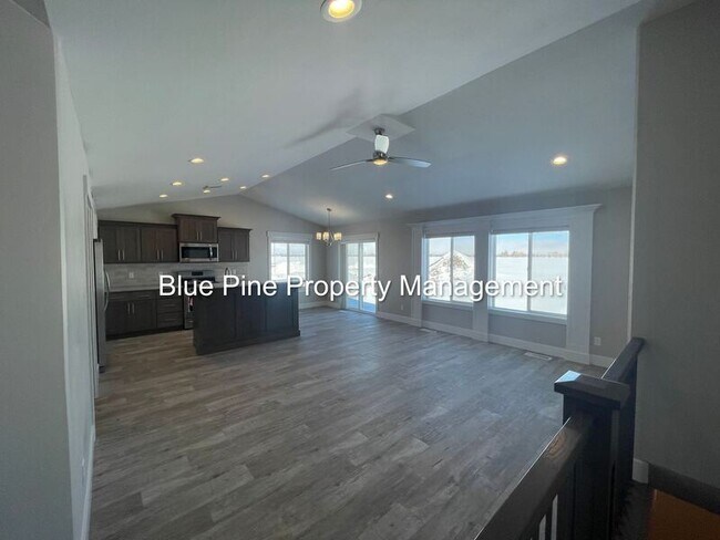 Building Photo - 387 Saddle Rock Ln