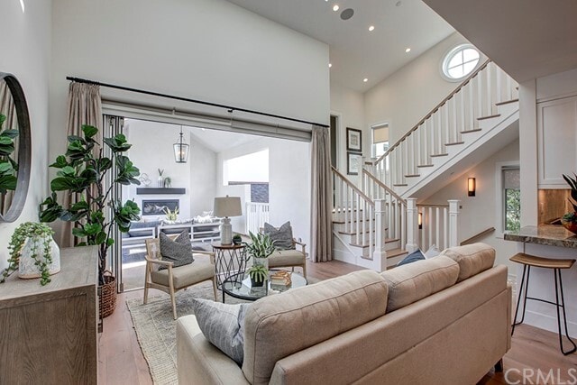 Building Photo - 425 1/2 Fernleaf Ave