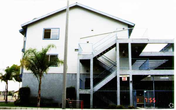 Building Photo - 302 E Broadway