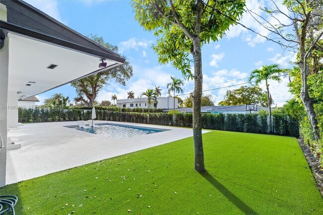 Building Photo - 1840 NE 199th St