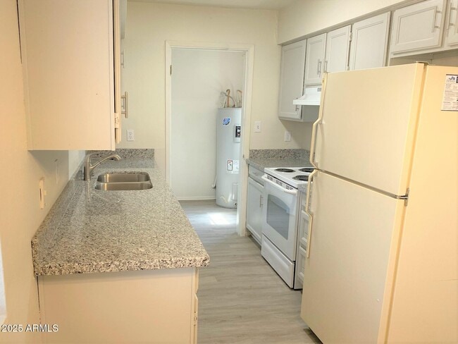 Building Photo - 456 S Olive