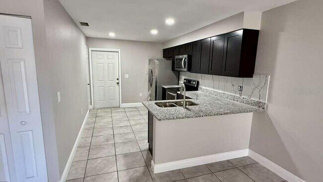 Foto del edificio - 249 Century Blvd