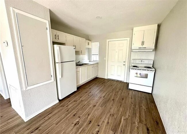 Building Photo - 2801 W 65th St