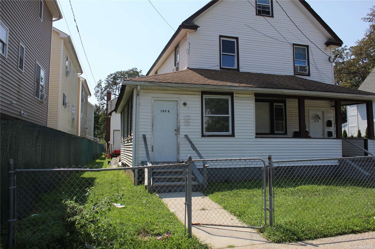 Primary Photo - 185 S Franklin St