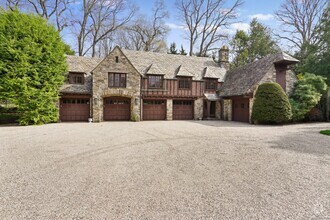 Building Photo - 35 Dogwood Ln