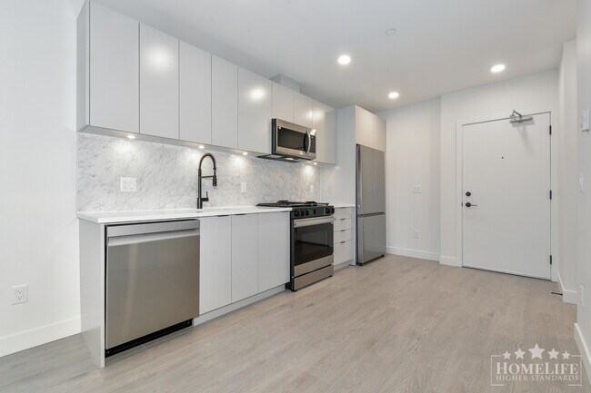 Photo du bâtiment - Contemporary 1-Bed Condo at Pura by Adera in Surrey City Centre