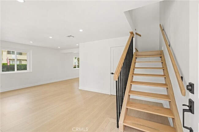 Foto del edificio - 7010 Lennox Ave