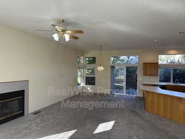 Foto del edificio - 2226 Blue Heron Ct