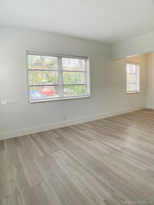 Foto del edificio - 1035 NE 8th Ave