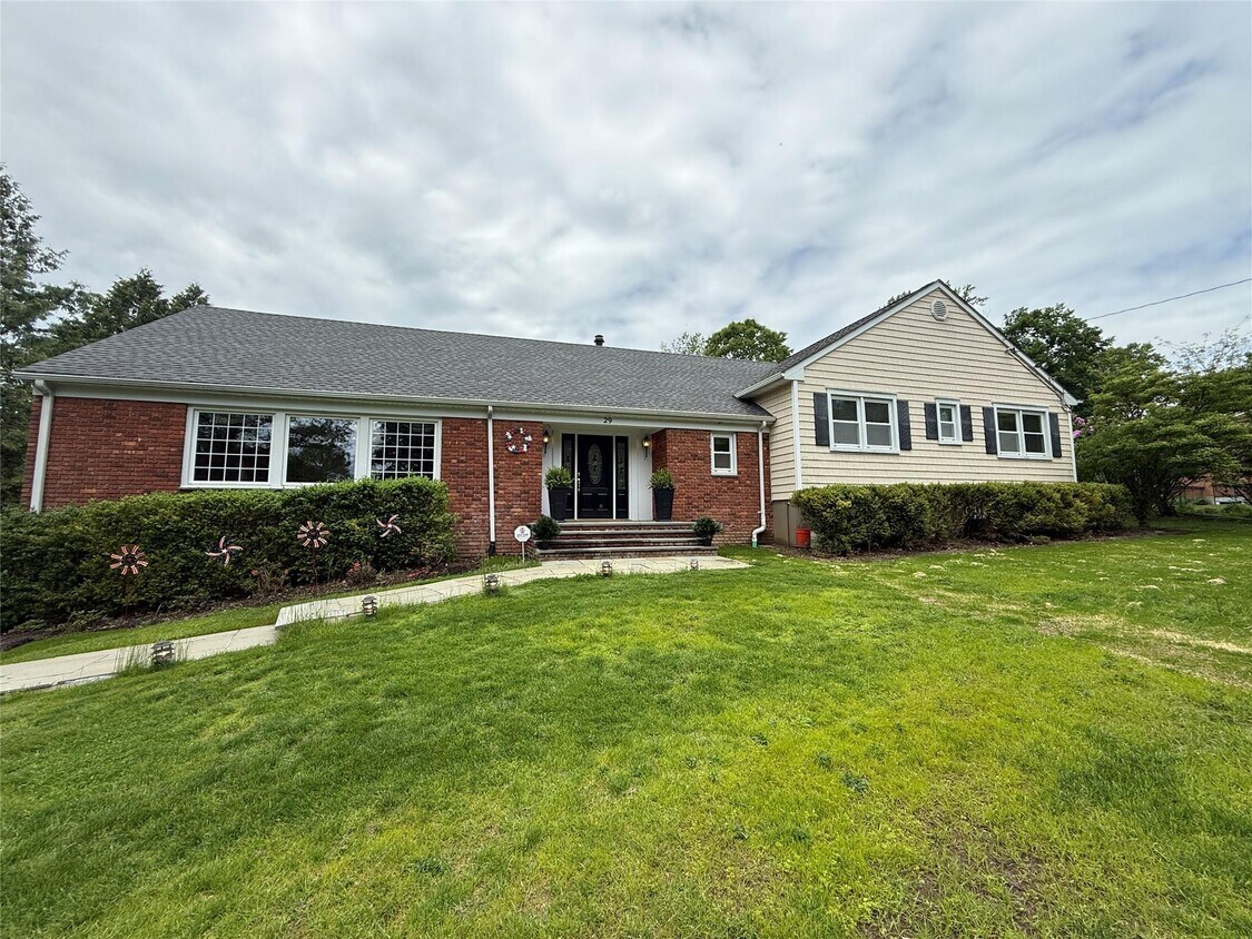 Primary Photo - 29 Eastview Dr