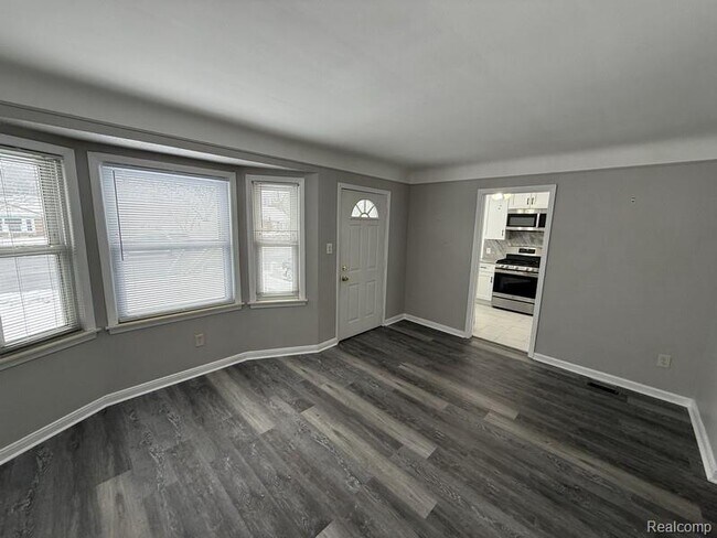 Foto del edificio - 1465 E 14 Mile Rd