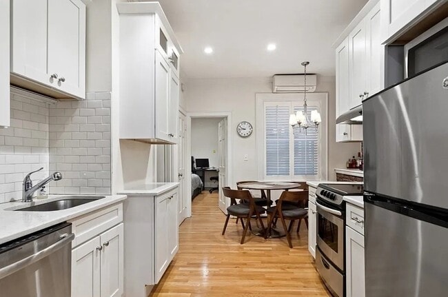 Building Photo - Comfortable Living in a Great Neighborhood