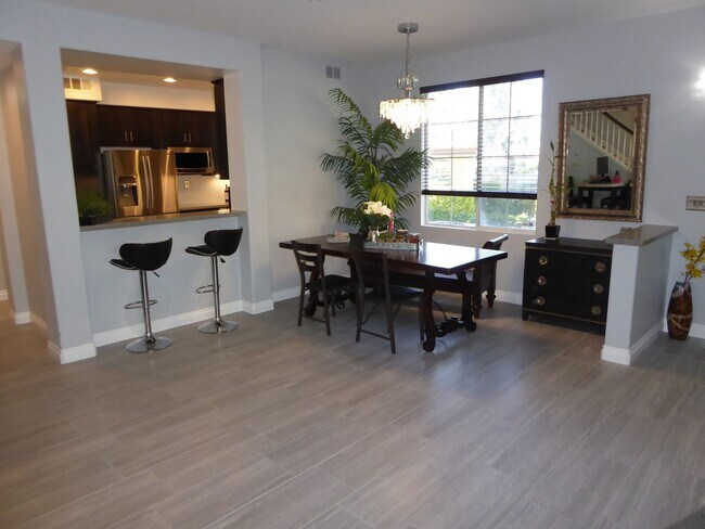 Building Photo - Village Walk 2 Bedroom for Rent in Valencia!