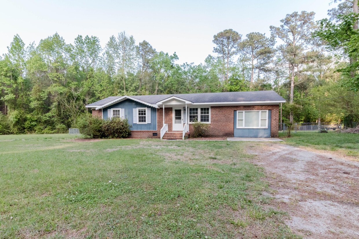 315 Union Chapel Church Rd, Richlands, NC 28574 House for Rent in