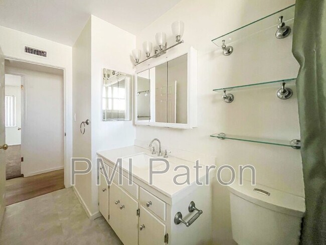 Building Photo - 321 N Kendor Dr