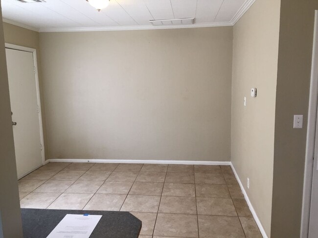 Building Photo - 1 bedroom 1 bath, Bethany Schools- Now Ava...