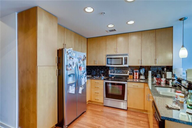 Building Photo - 360 Nueces St