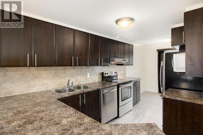 Photo du bâtiment - 772 Lakeridge Dr