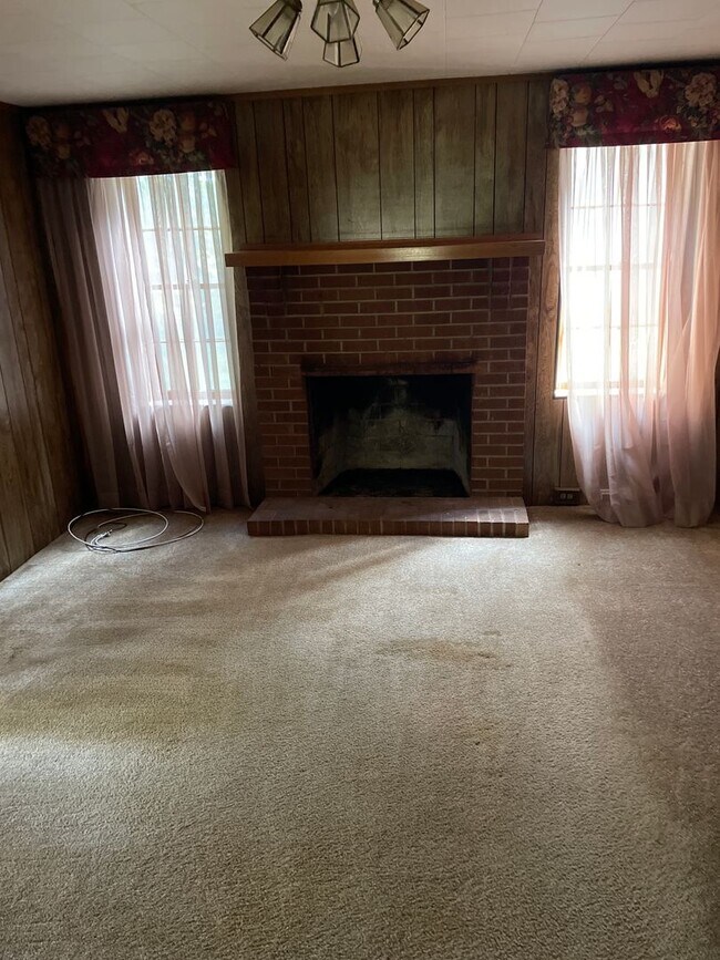 Building Photo - 664 McGregor Rd