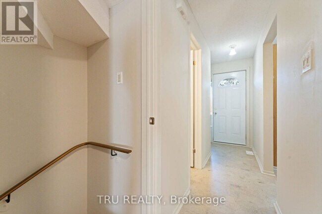 Photo du bâtiment - 6406 Bilberry Dr