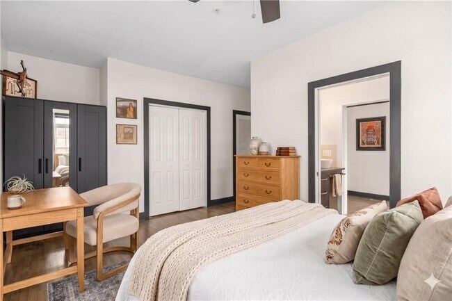 Foto del edificio - 1300 DeKalb Ave NE