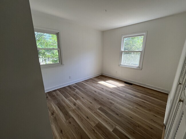 Foto del edificio - 5933 North Hills Dr