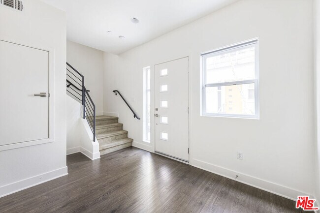 Foto del edificio - 2753 Waverly Dr