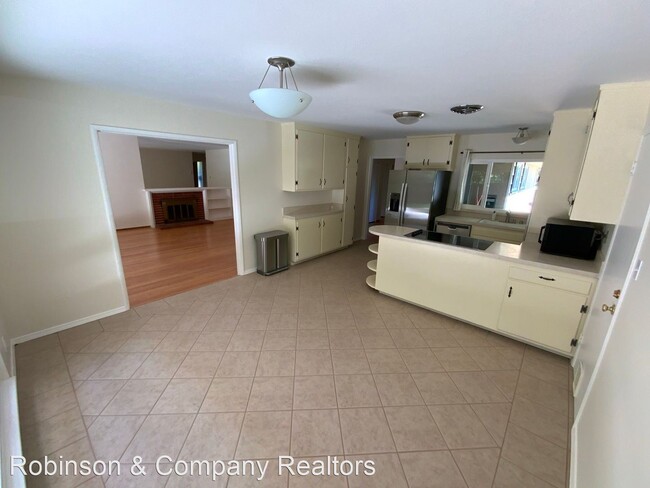 Building Photo - 3 br, 2 bath House - 450 Sherwood Way