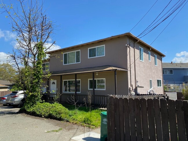 Building Photo - 820 Island Dr