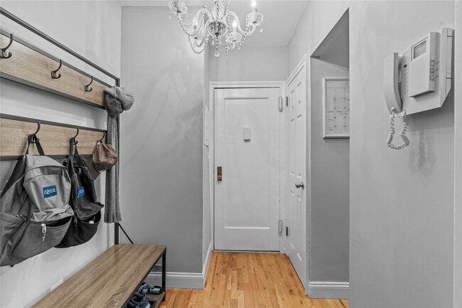 Building Photo - 68 E Hartsdale Ave