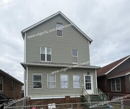 Building Photo - 3824 Fir St