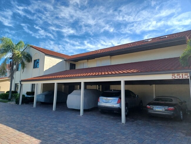 Building Photo - 5515 SW 12th Ave