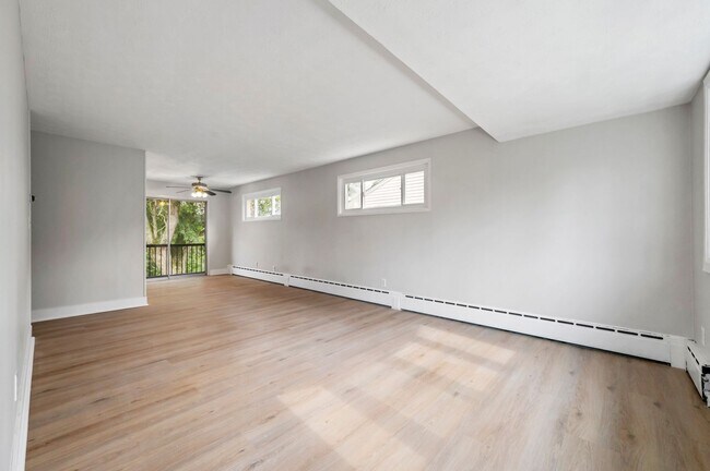 Foto del edificio - Gorgeous 3 bedroom home in Penn Hills avai...