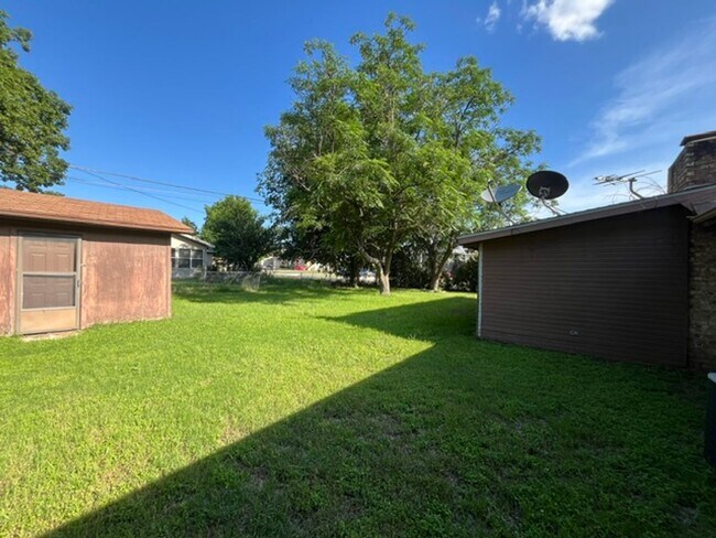 Foto del edificio - 1700 Standridge St