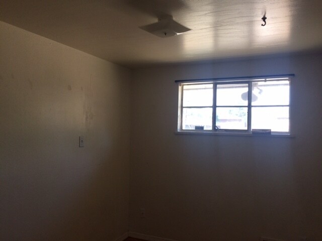 Building Photo - 3 bedrooms/1.5 bath Ranch House