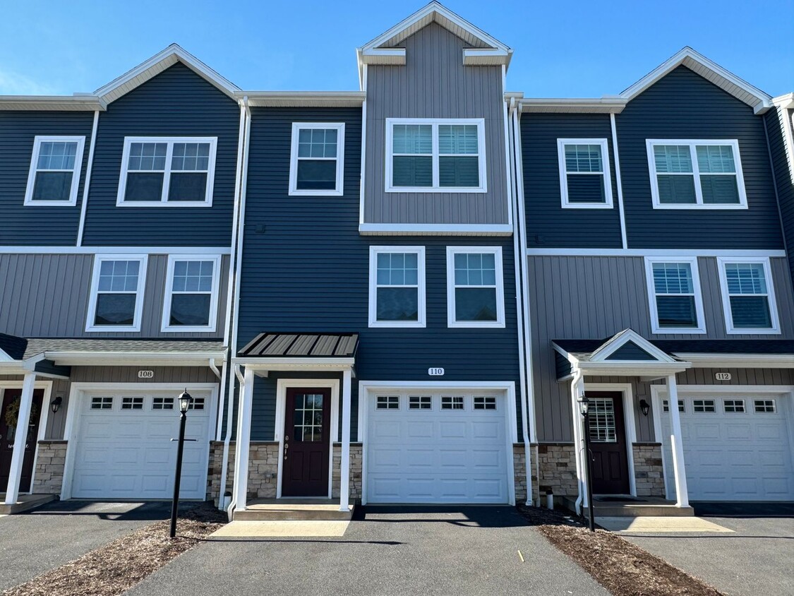 Primary Photo - Beautiful Grays Woods Townhome