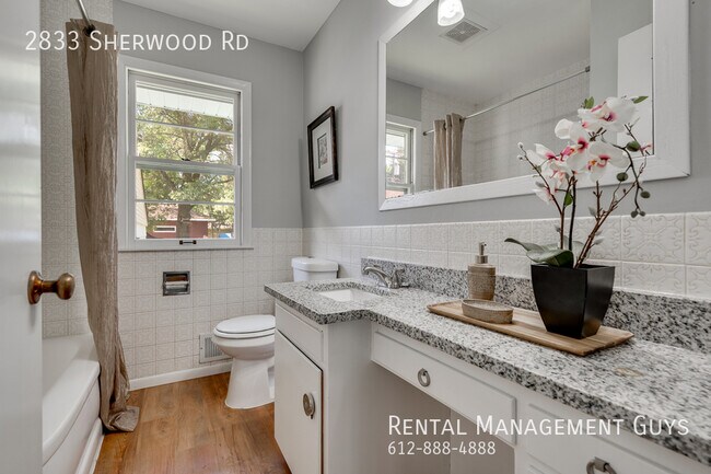 Building Photo - 2833 Sherwood Rd