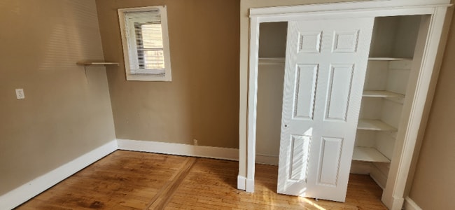 Foto del edificio - 2582 N Stowell Ave