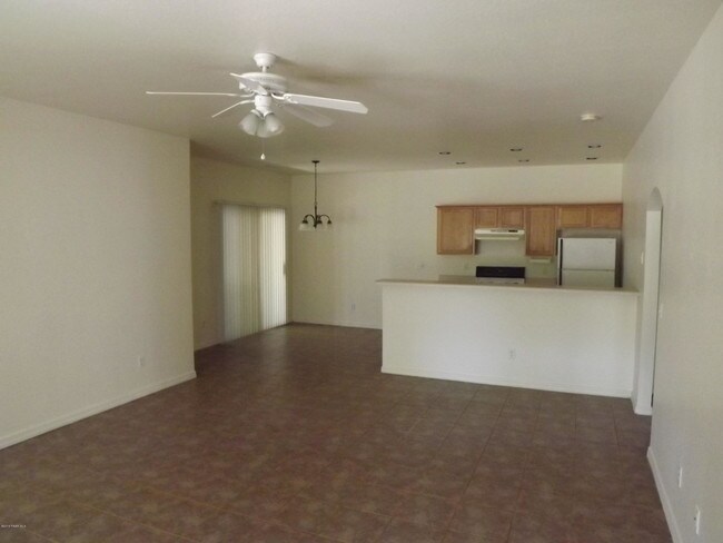 Foto del edificio - 9150 E Lakeshore Dr