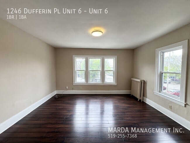 Photo du bâtiment - CHAMRING 1 BED/1 BATH APT ON DUFFERIN & GILES + HYDRO!