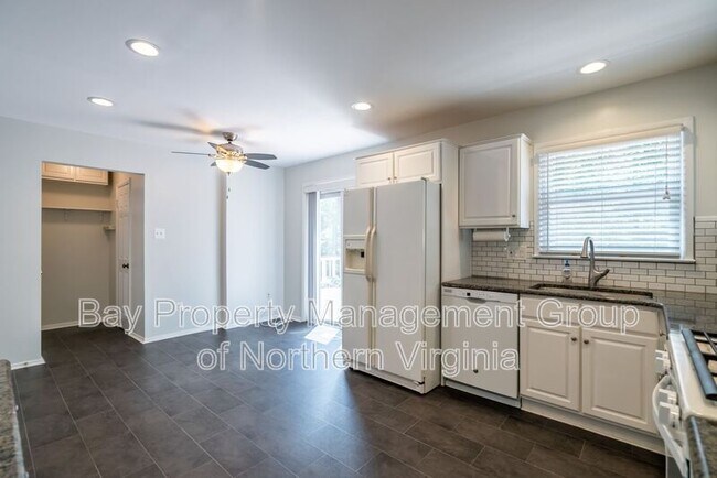 Foto del edificio - 4764 Springbrook Dr