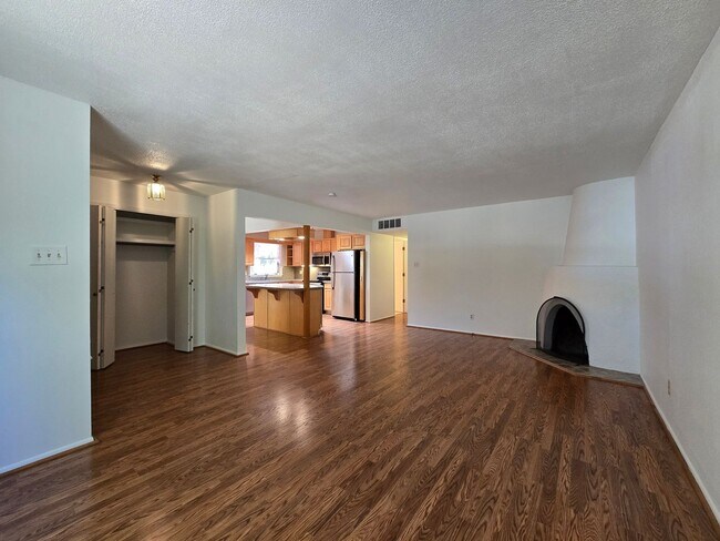 Foto del edificio - 112 Calle Palomita