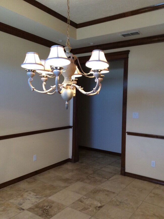Building Photo - 108 Savannah Clovis NM