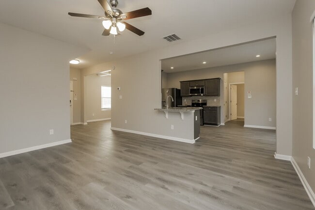 Building Photo - 100 Fairview Dr