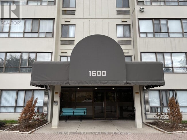 Photo du bâtiment - 1600 Adelaide St N