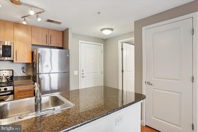 Building Photo - 1021 N Garfield St