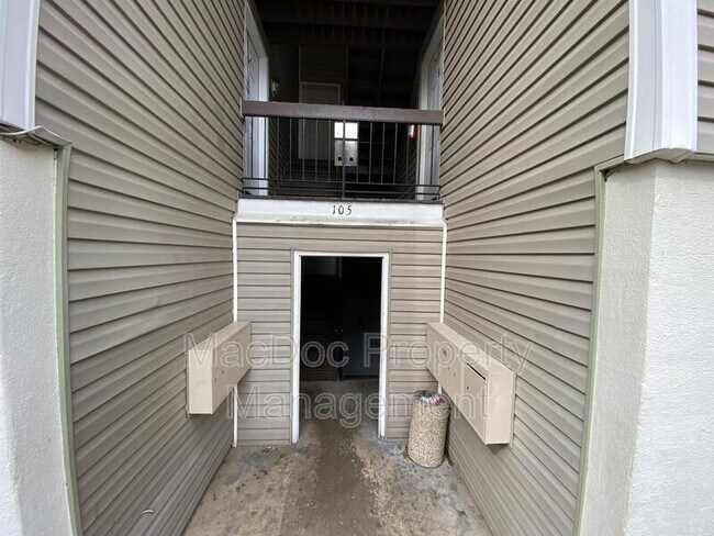Building Photo - 105 Berry St