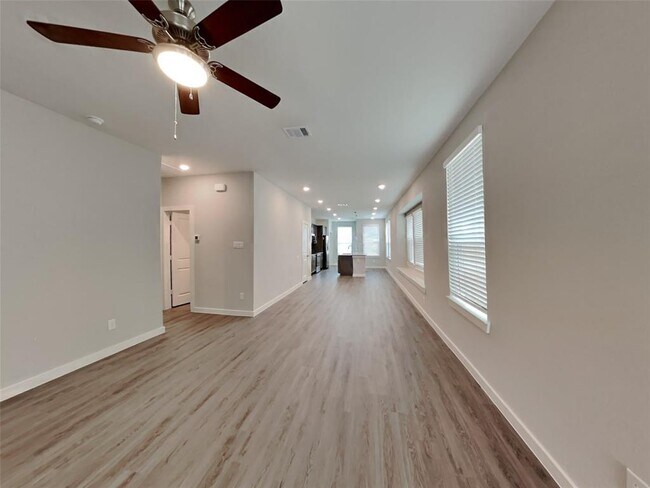 Foto del edificio - 2439 Cohorn Trl