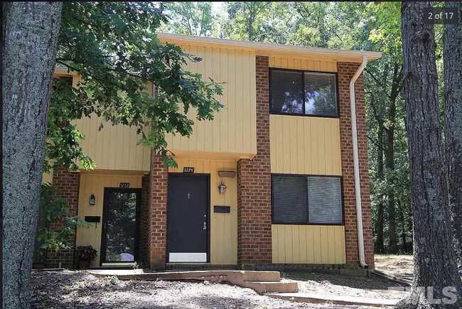 Building Photo - 1235 Schaub Dr